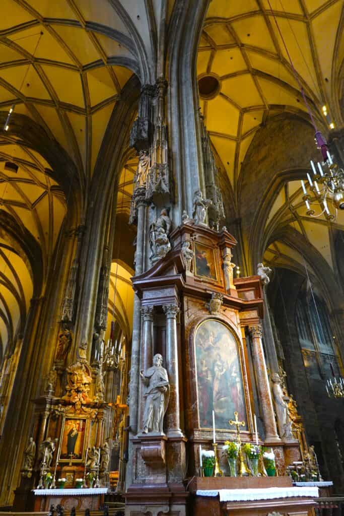 tour Inside St Stephens Cathedral in Vienna